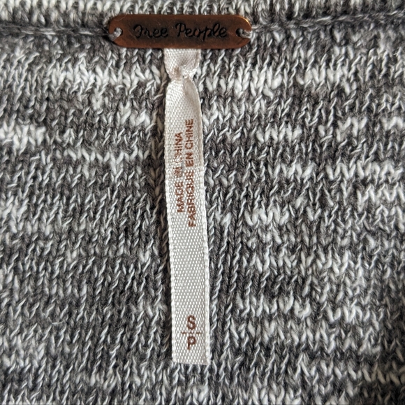 Free People Faux Wrap Knitted Low V-neck Light Sweater Women's Size Small Gray - Picture 6 of 9
